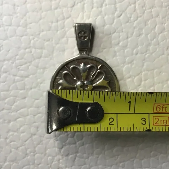 LUTHER ROSE SEAL PENDANT - Picture 5 of 5